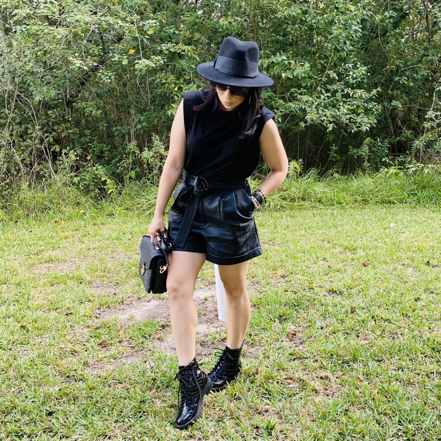Monochromatic outfit in all black.